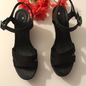 CROCS WEDGE SANDAL